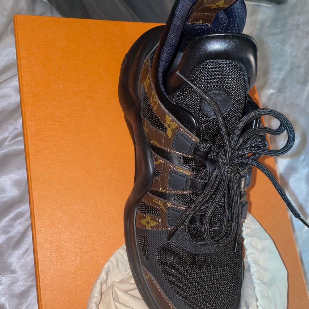Louis Vuitton arch light sneakers size 41
